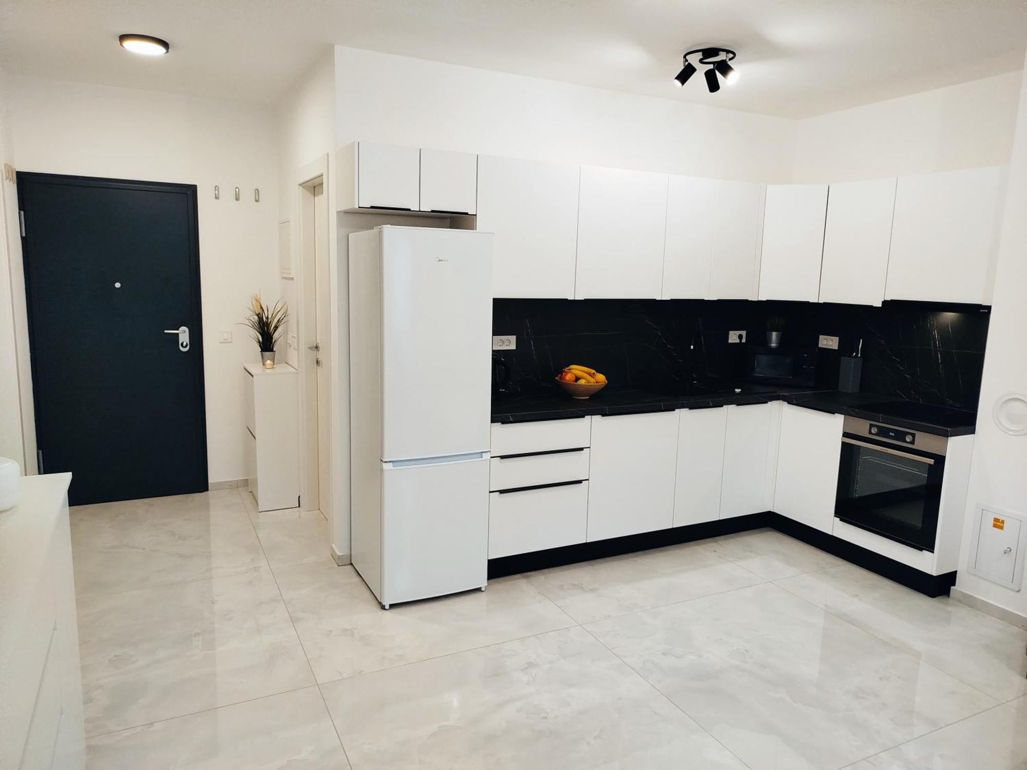 Stefan - Modern & New & Private Parking Pula