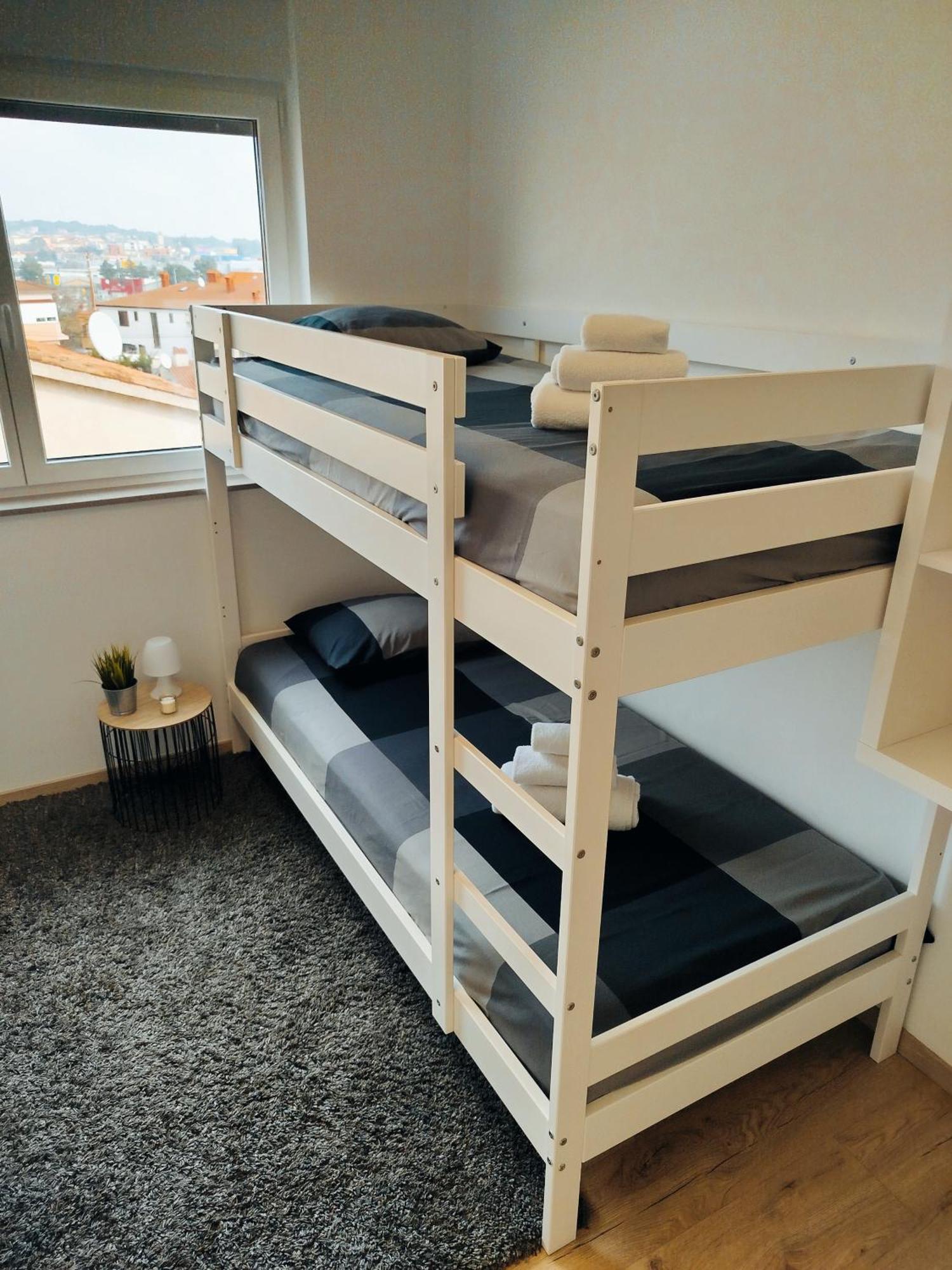 Stefan - Modern & New & Private Parking Apartment *