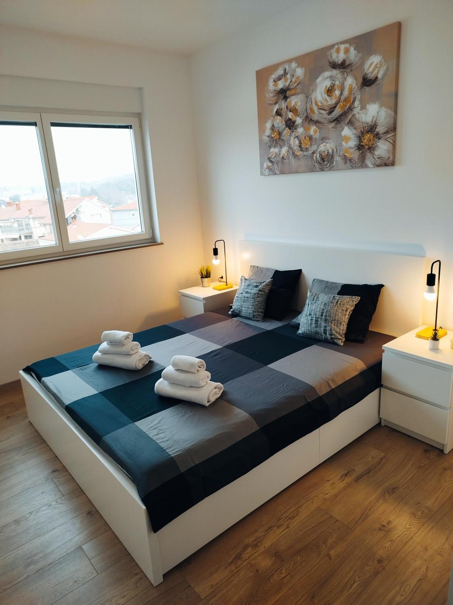 Stefan - Modern & New & Private Parking Apartment *