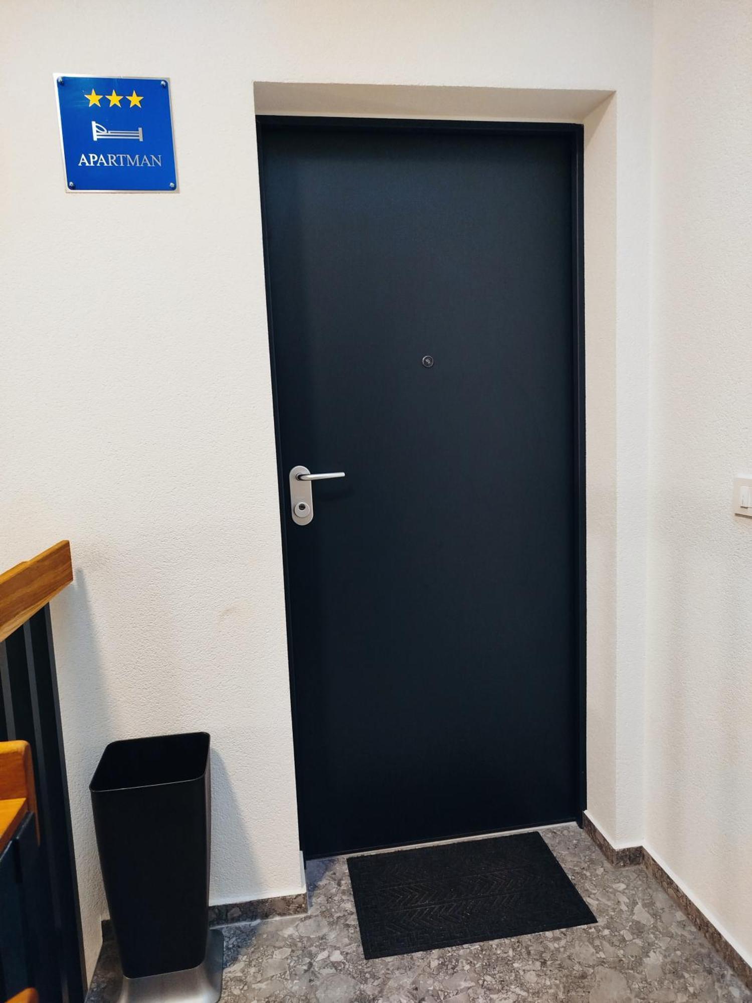 Stefan - Modern & New & Private Parking * Pula