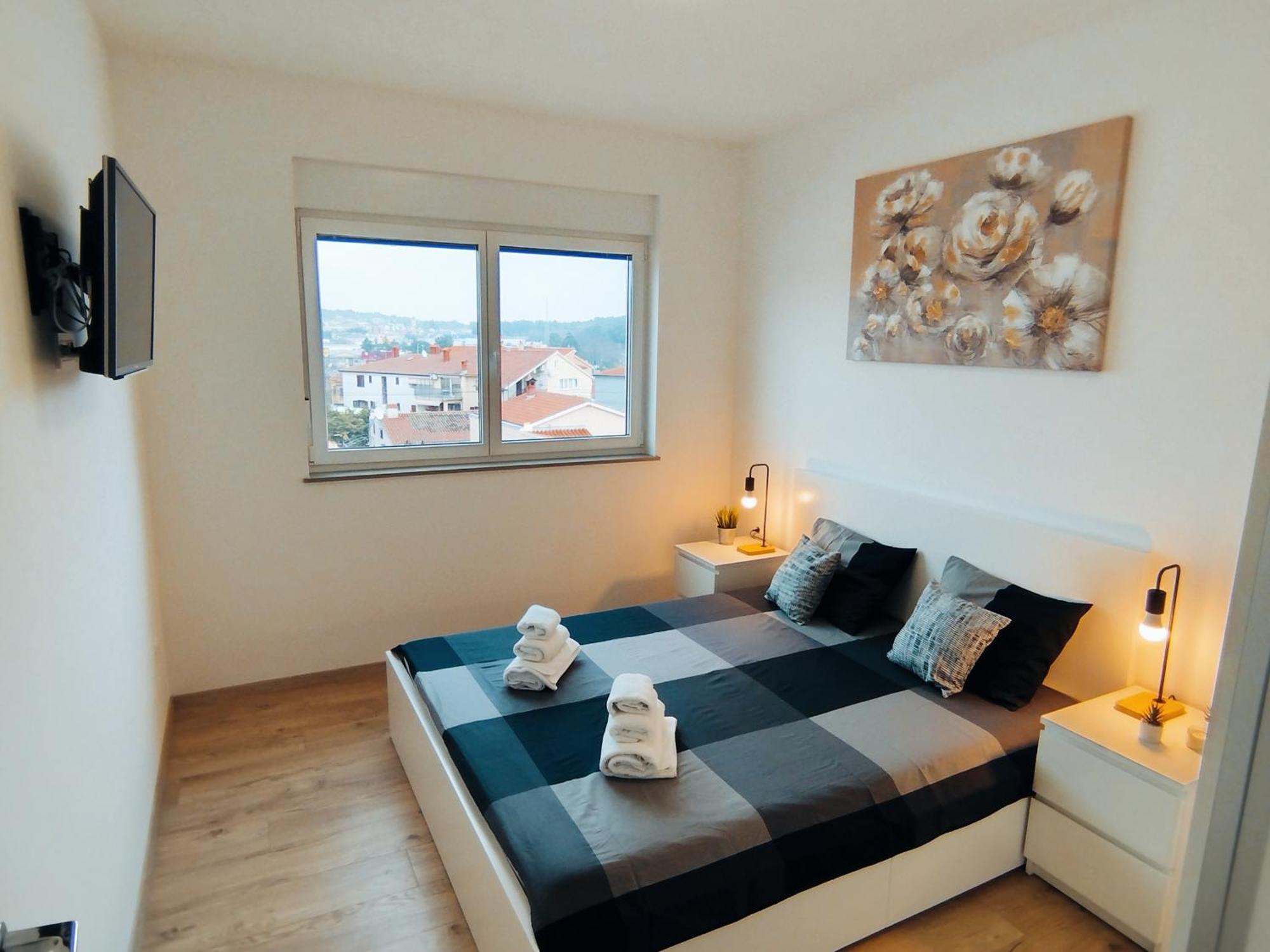 Stefan - Modern & New & Private Parking Apartment *