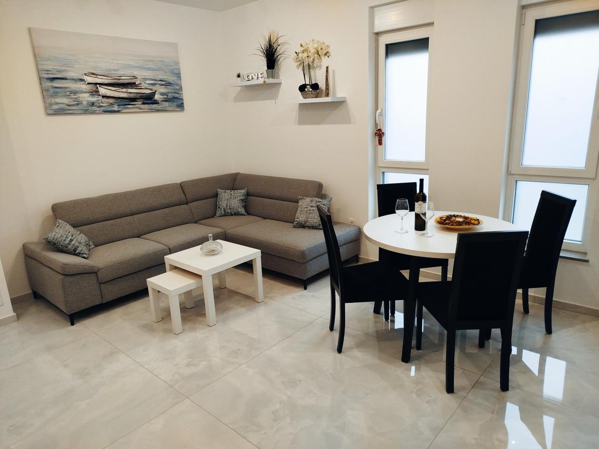Stefan - Modern & New & Private Parking * Pula